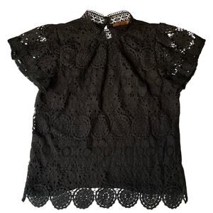 Belldini Women Lace Blouse size L Short Sleeve 24” Length Floral Black